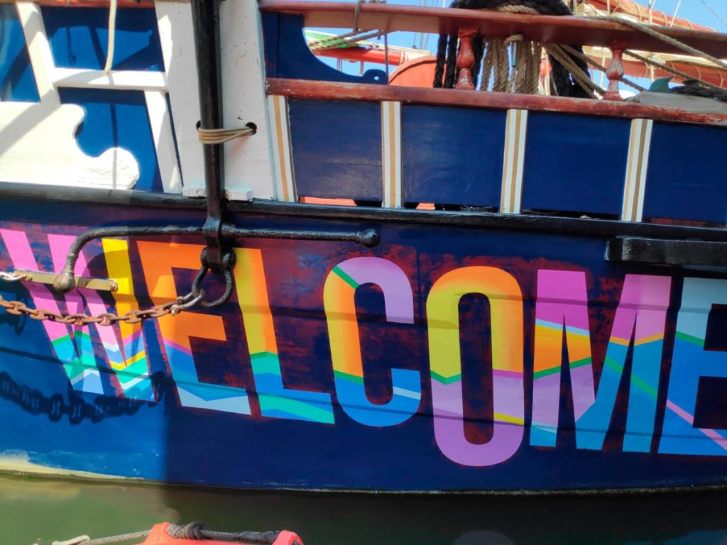 Barco Atyla pintura, Bego Intxaustegi